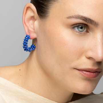 Foto de PENDIENTES LUXENTER DE PLATA DE LEY 925 Y CRISTAL AZUL OSCURO ACABADO ORO AMARILLO DE 18K - SILKA